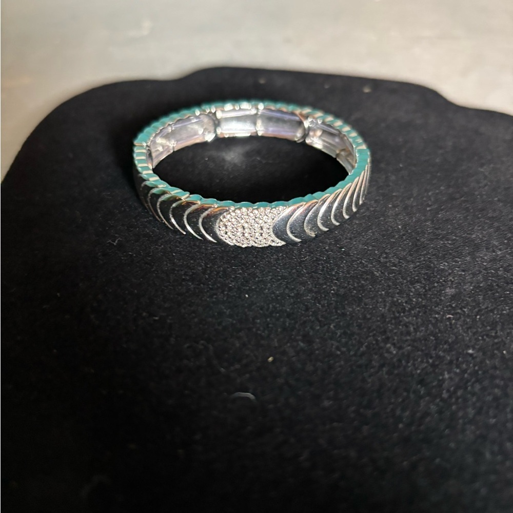 Elegant Silver Toned Bracelet Stretch
